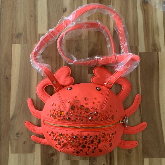 Betsey Johnson Handbags - Betsey Johnson Kitsch Crabby Beach Crossbody Bag Crab purse NWOT